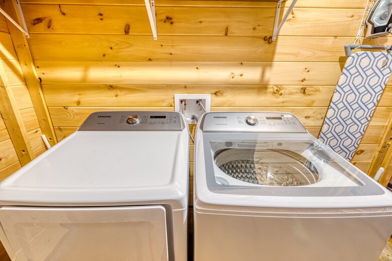 Luxury Mountain and Lake View Cabin - Blue Ridge, Georgia