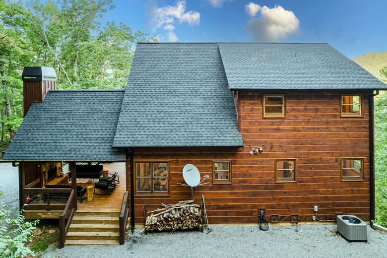 Luxury Mountain and Lake View Cabin - Blue Ridge, Georgia
