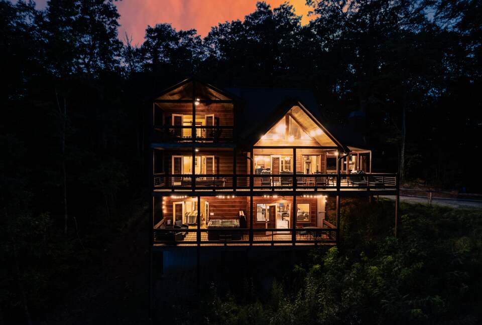 Luxury Mountain and Lake View Cabin - Blue Ridge, Georgia