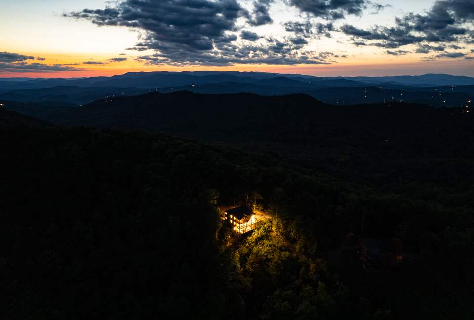 Luxury Mountain and Lake View Cabin - Blue Ridge, Georgia
