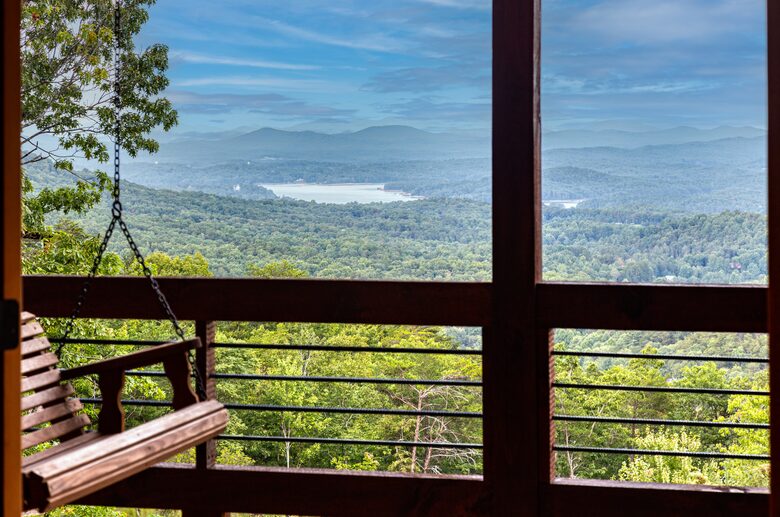 Luxury Mountain and Lake View Cabin - Blue Ridge, Georgia