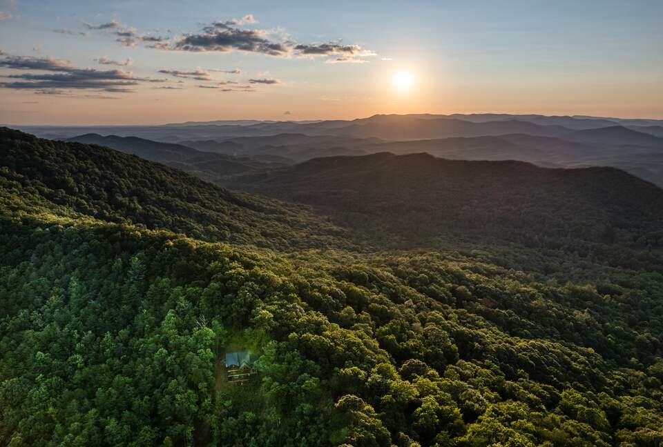 Luxury Mountain and Lake View Cabin - Blue Ridge, Georgia