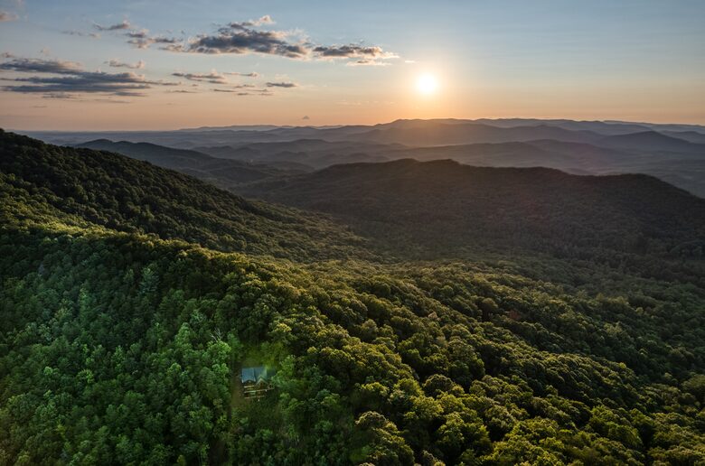 Luxury Mountain and Lake View Cabin - Blue Ridge, Georgia