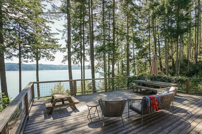 Wild Oyster Lodge on Hood Canal | Beach and Hot Tub - Quilcene, Washington