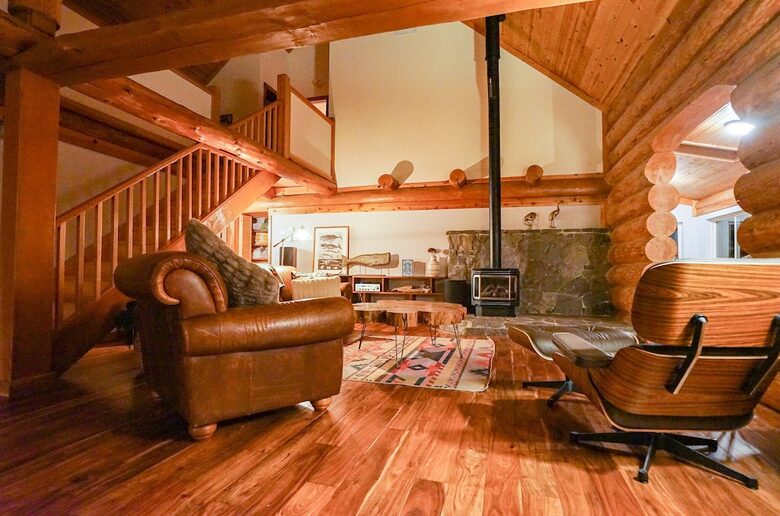 Wild Oyster Lodge on Hood Canal | Beach and Hot Tub - Quilcene, Washington