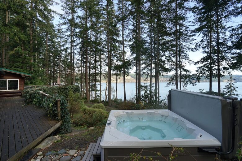 Wild Oyster Lodge on Hood Canal | Beach and Hot Tub - Quilcene, Washington