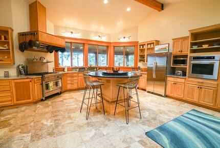 Wild Oyster Lodge on Hood Canal | Beach and Hot Tub - Quilcene, Washington