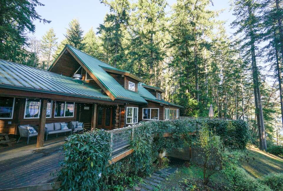 Wild Oyster Lodge on Hood Canal | Beach and Hot Tub - Quilcene, Washington