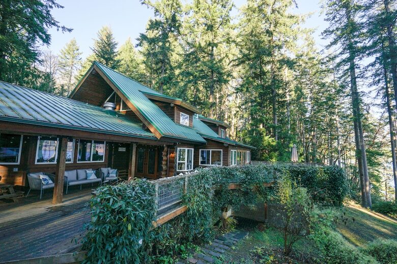 Wild Oyster Lodge on Hood Canal | Beach and Hot Tub - Quilcene, Washington