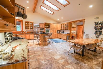 Wild Oyster Lodge on Hood Canal | Beach and Hot Tub - Quilcene, Washington