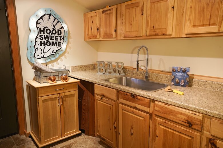 Wild Oyster Lodge on Hood Canal | Beach and Hot Tub - Quilcene, Washington