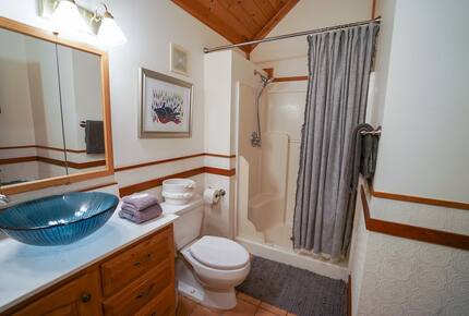 Wild Oyster Lodge on Hood Canal | Beach and Hot Tub - Quilcene, Washington