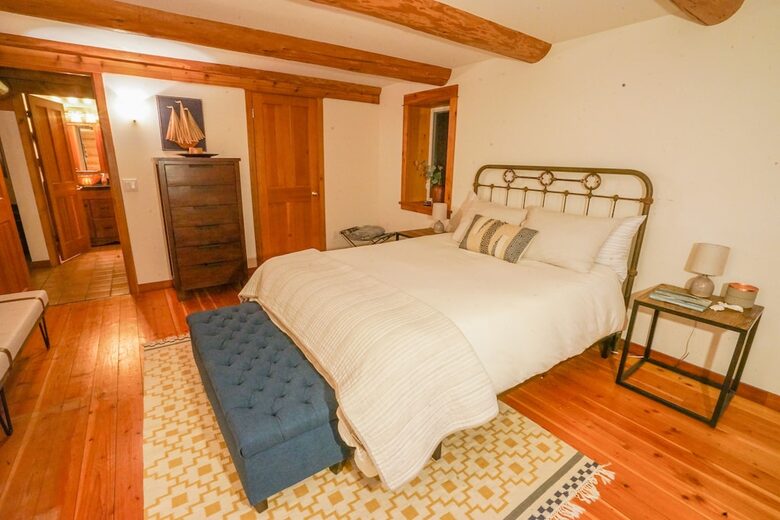 Wild Oyster Lodge on Hood Canal | Beach and Hot Tub - Quilcene, Washington