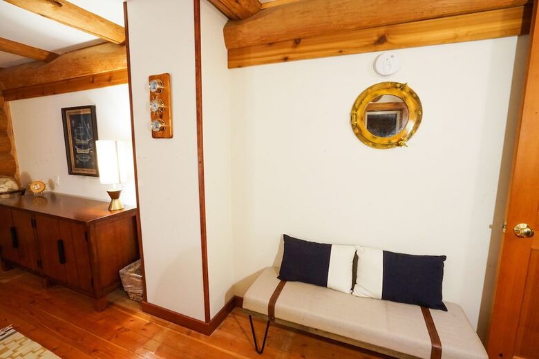 Wild Oyster Lodge on Hood Canal | Beach and Hot Tub - Quilcene, Washington