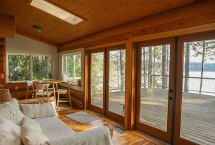 Wild Oyster Lodge on Hood Canal | Beach and Hot Tub - Quilcene, Washington