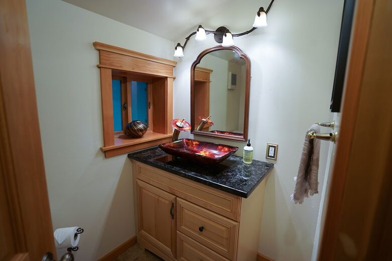 Wild Oyster Lodge on Hood Canal | Beach and Hot Tub - Quilcene, Washington