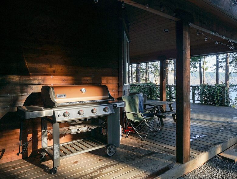 Wild Oyster Lodge on Hood Canal | Beach and Hot Tub - Quilcene, Washington