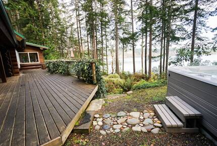 Wild Oyster Lodge on Hood Canal | Beach and Hot Tub - Quilcene, Washington