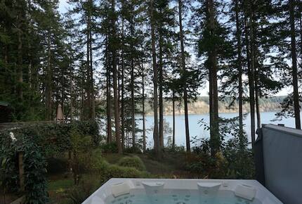 Wild Oyster Lodge on Hood Canal | Beach and Hot Tub - Quilcene, Washington