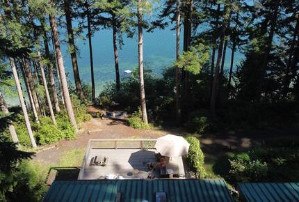 Wild Oyster Lodge on Hood Canal | Beach and Hot Tub - Quilcene, Washington