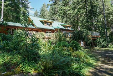 Wild Oyster Lodge on Hood Canal | Beach and Hot Tub - Quilcene, Washington
