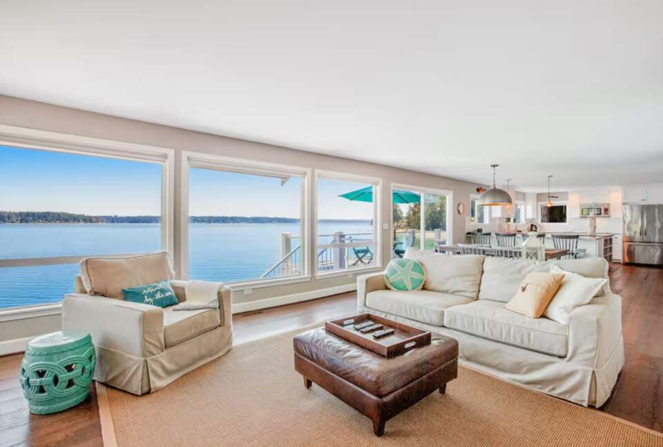 Sound of Sight Bayfront Stunner - Allyn, Washington