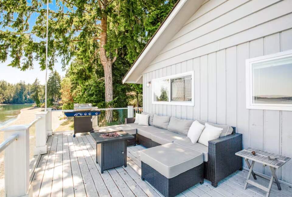 Sound of Sight Bayfront Stunner - Allyn, Washington