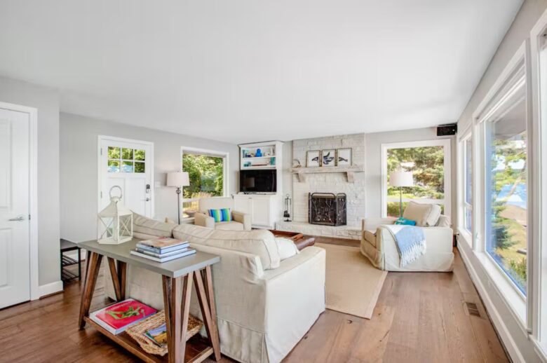 Sound of Sight Bayfront Stunner - Allyn, Washington