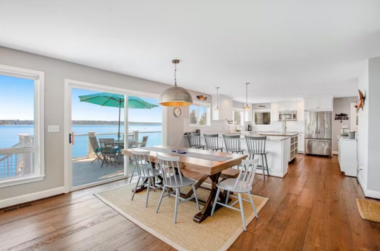 Sound of Sight Bayfront Stunner - Allyn, Washington