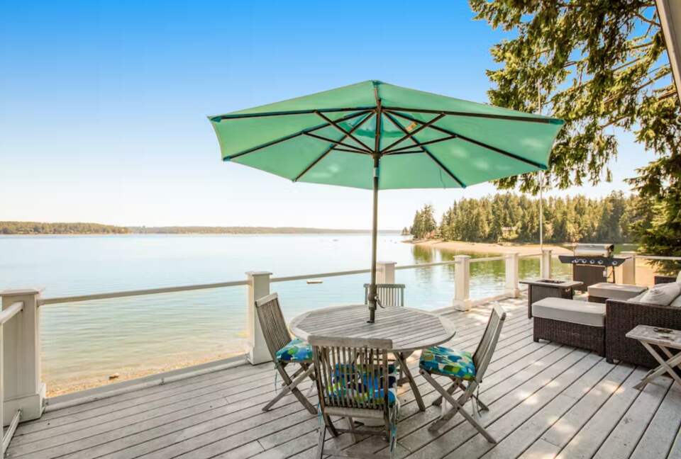 Sound of Sight Bayfront Stunner - Allyn, Washington