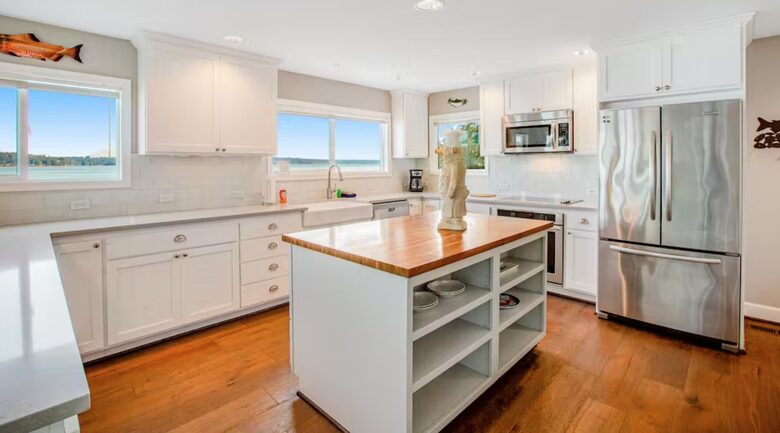 Sound of Sight Bayfront Stunner - Allyn, Washington