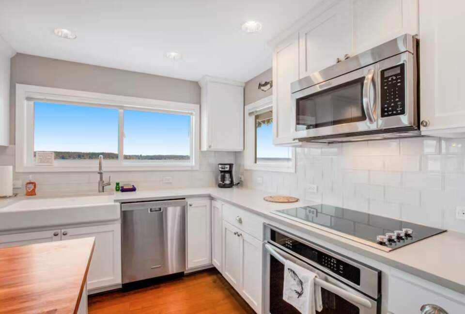 Sound of Sight Bayfront Stunner - Allyn, Washington