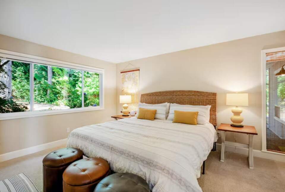 Sound of Sight Bayfront Stunner - Allyn, Washington