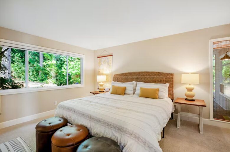 Sound of Sight Bayfront Stunner - Allyn, Washington