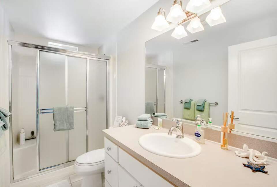 Sound of Sight Bayfront Stunner - Allyn, Washington