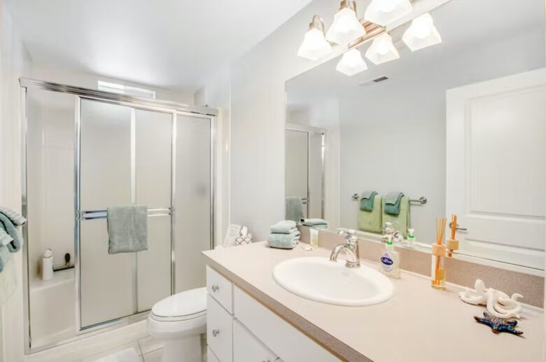 Sound of Sight Bayfront Stunner - Allyn, Washington