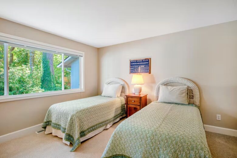 Sound of Sight Bayfront Stunner - Allyn, Washington