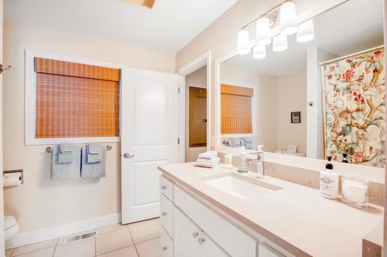 Sound of Sight Bayfront Stunner - Allyn, Washington