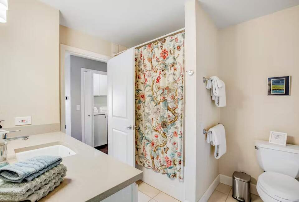 Sound of Sight Bayfront Stunner - Allyn, Washington