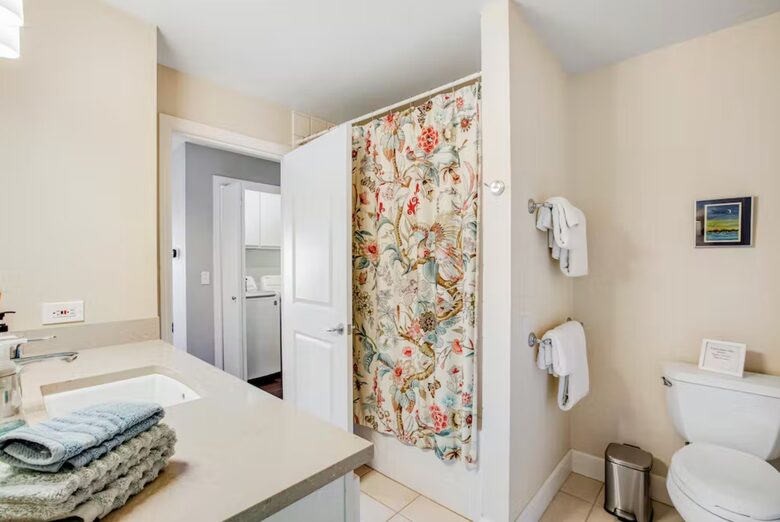 Sound of Sight Bayfront Stunner - Allyn, Washington