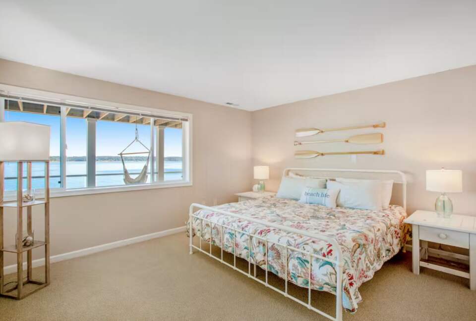 Sound of Sight Bayfront Stunner - Allyn, Washington