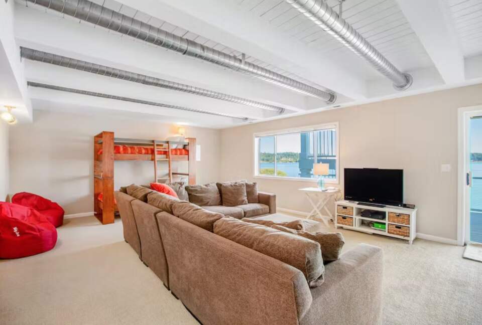 Sound of Sight Bayfront Stunner - Allyn, Washington