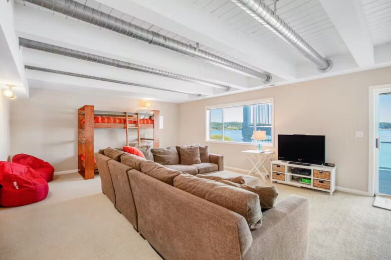 Sound of Sight Bayfront Stunner - Allyn, Washington