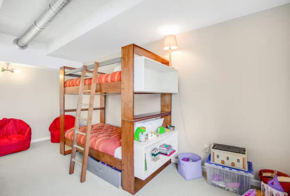 Sound of Sight Bayfront Stunner - Allyn, Washington