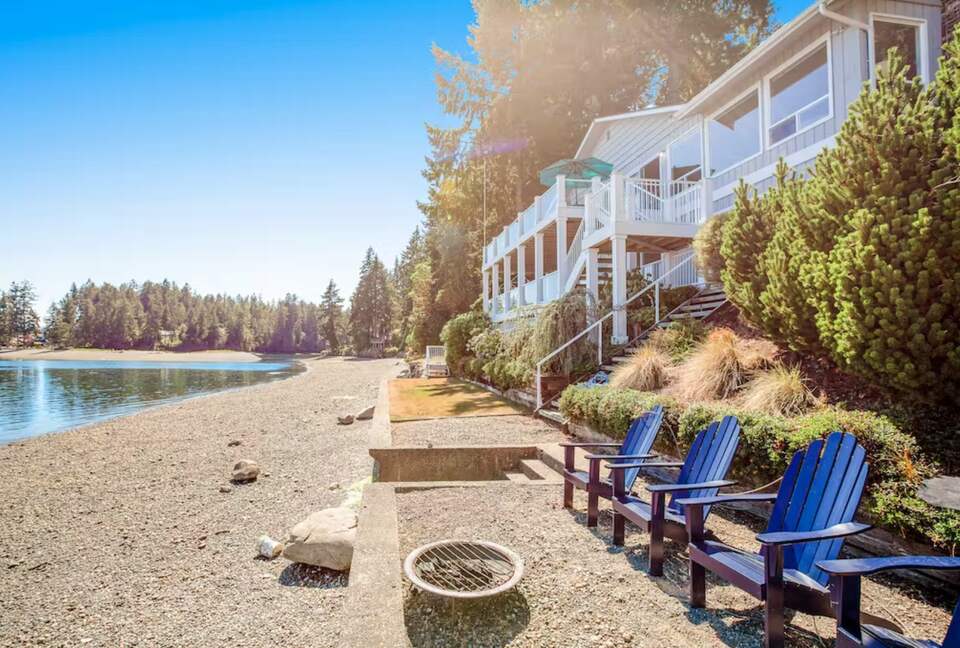 Sound of Sight Bayfront Stunner - Allyn, Washington