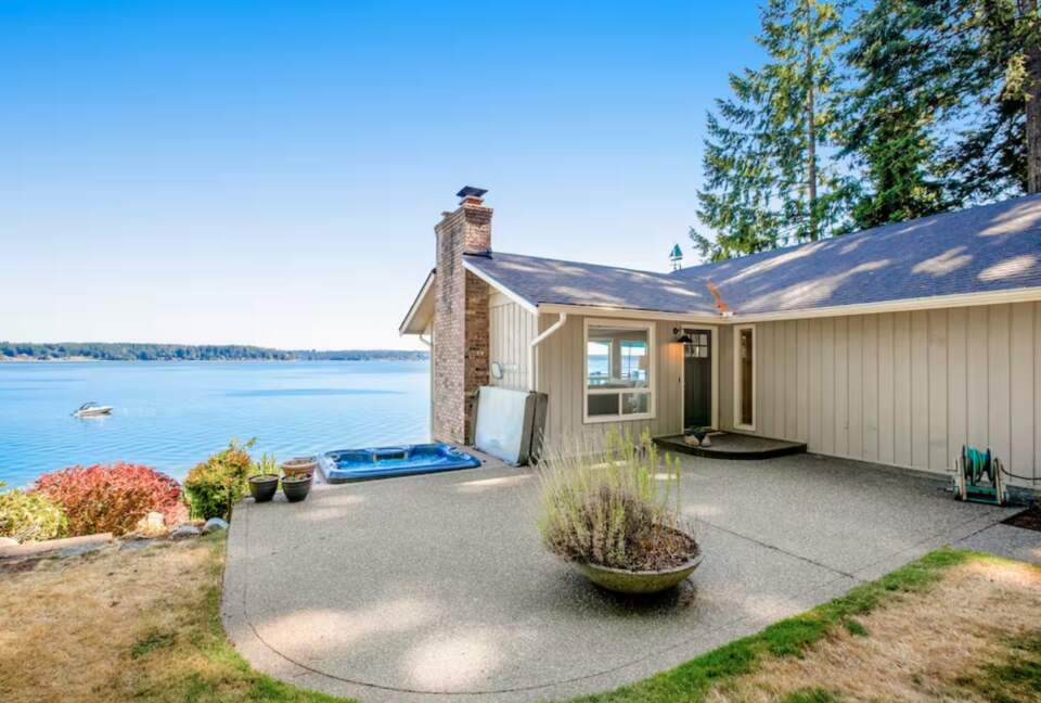 Sound of Sight Bayfront Stunner - Allyn, Washington