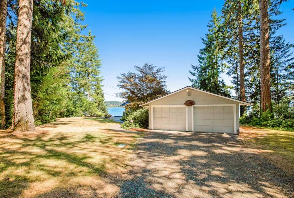 Sound of Sight Bayfront Stunner - Allyn, Washington