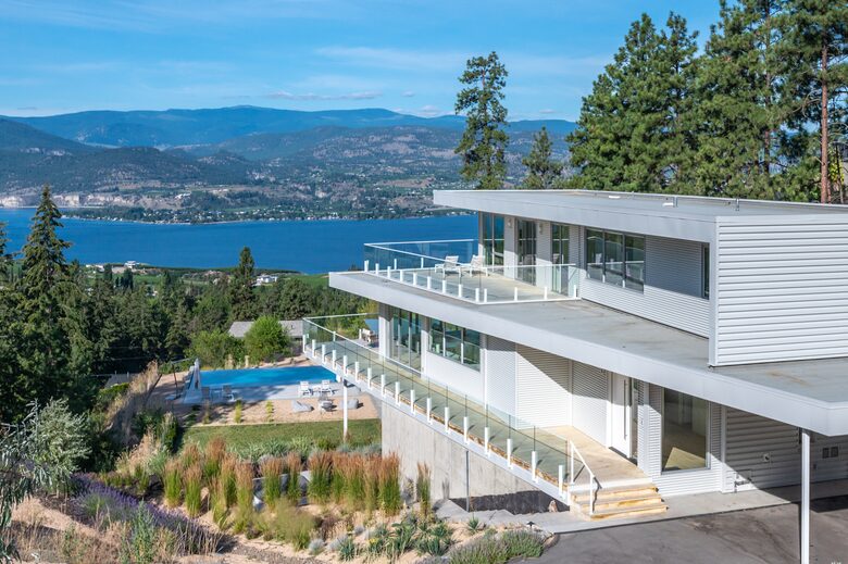 Modern Lakeview Villa with Private Pool - Naramata, Canada