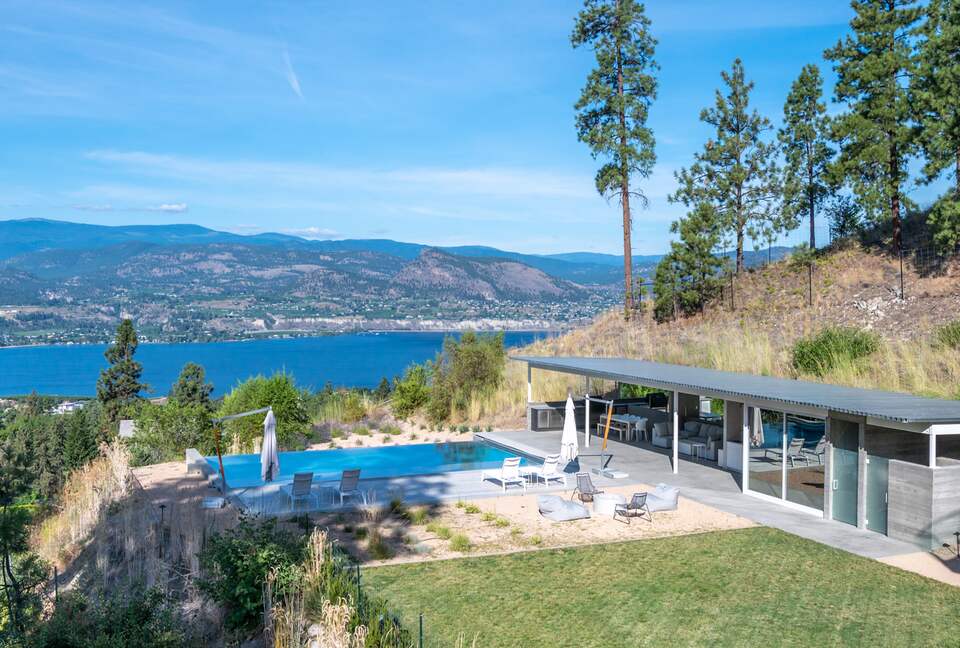Modern Lakeview Villa with Private Pool - Naramata, Canada