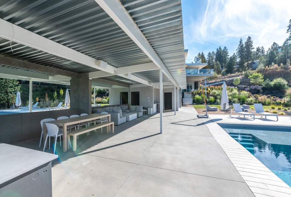 Modern Lakeview Villa with Private Pool - Naramata, Canada